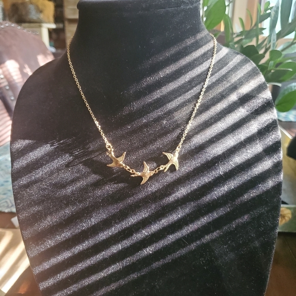 ! Dainty Bird Necklace!